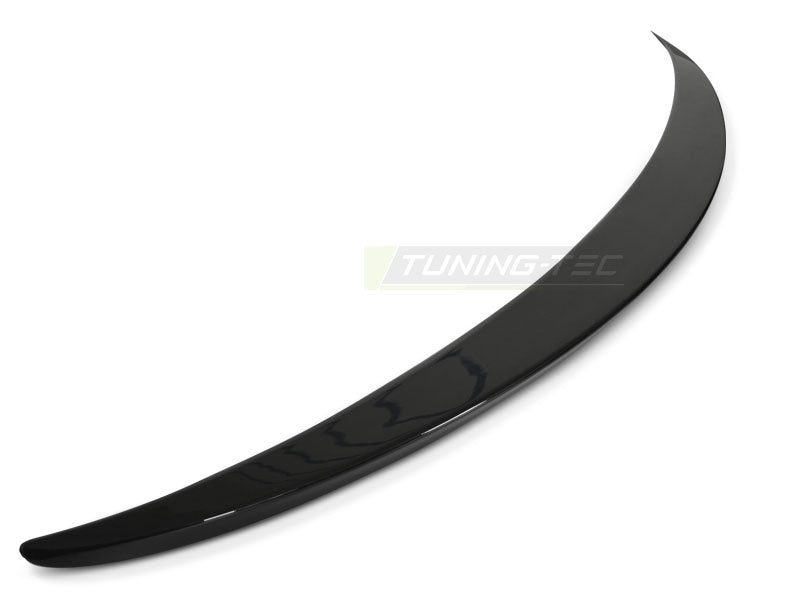 Glossy svart spoiler Sport Style montert pĂĄ Mercedes C-Klasse W205 Sedan bagasjelokk