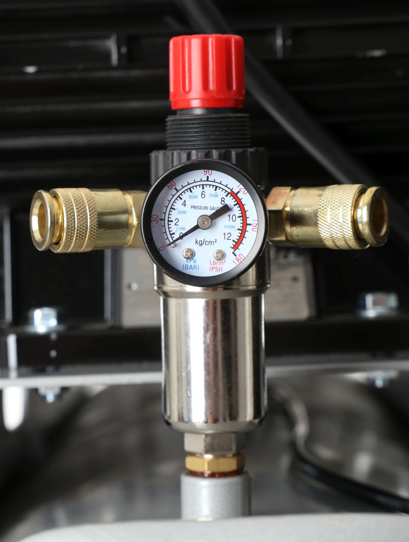 Kompressor Tagred TA311 300-liters ståltank sett fra siden
