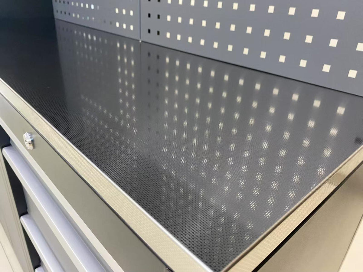 Verkstedinnredning Tagred TA198 strømforsyning og LED-belysning nærbilde