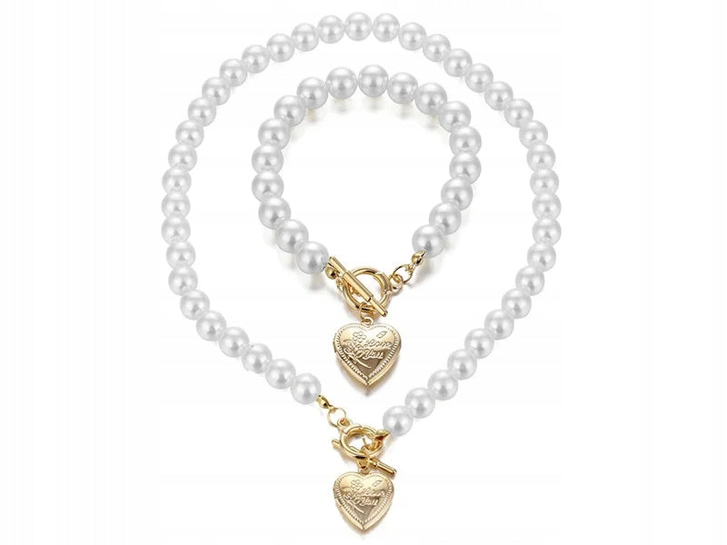 Gyllent smykkesett med forgylt hjerte og perler i etui