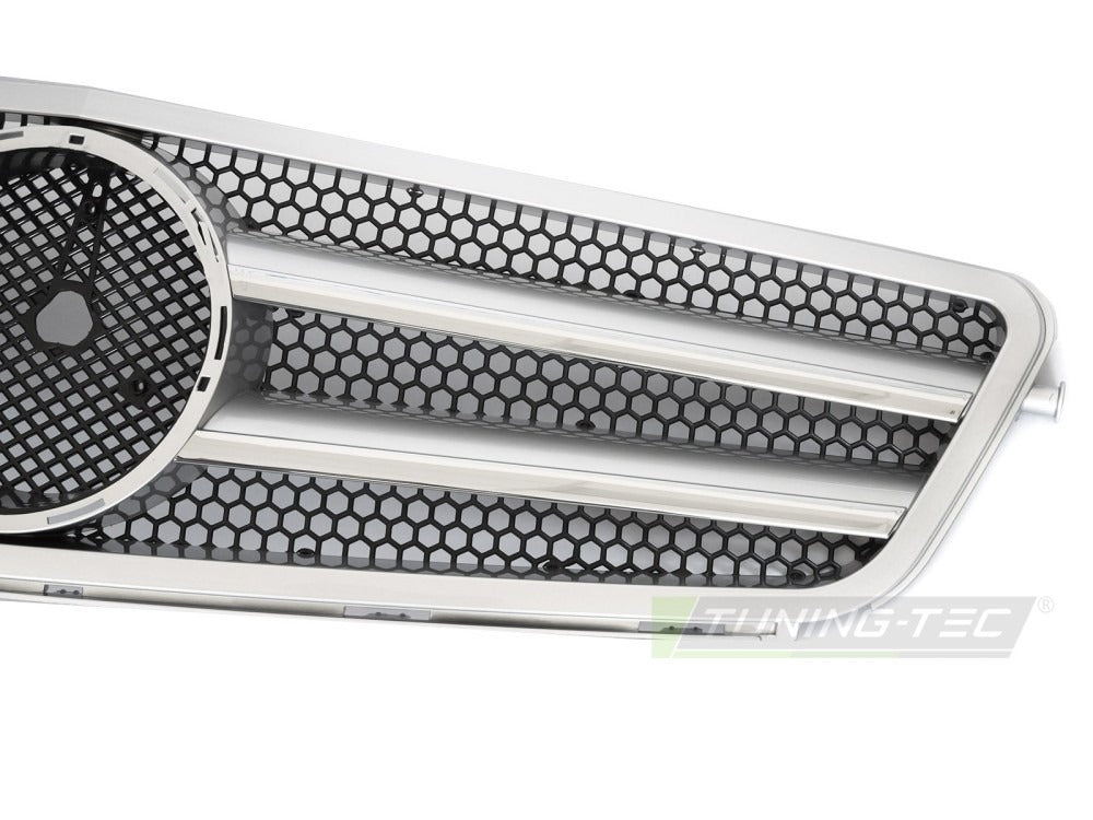 Grill Mercedes C-Klasse W204 07-14 sett fra siden, struktur synlig.