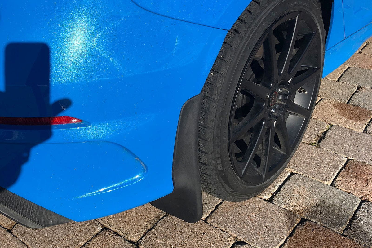 Ven-Tuning skvettlapp til Ford FOCUS SPORT – svart ABS