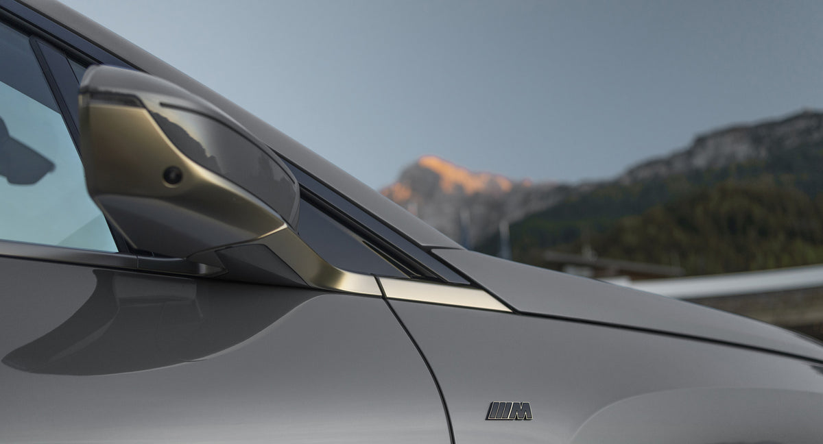 Emblem Bmw ///M Bronze Edition iX (I20) Skjerm | Bmw Ag - sett forfra