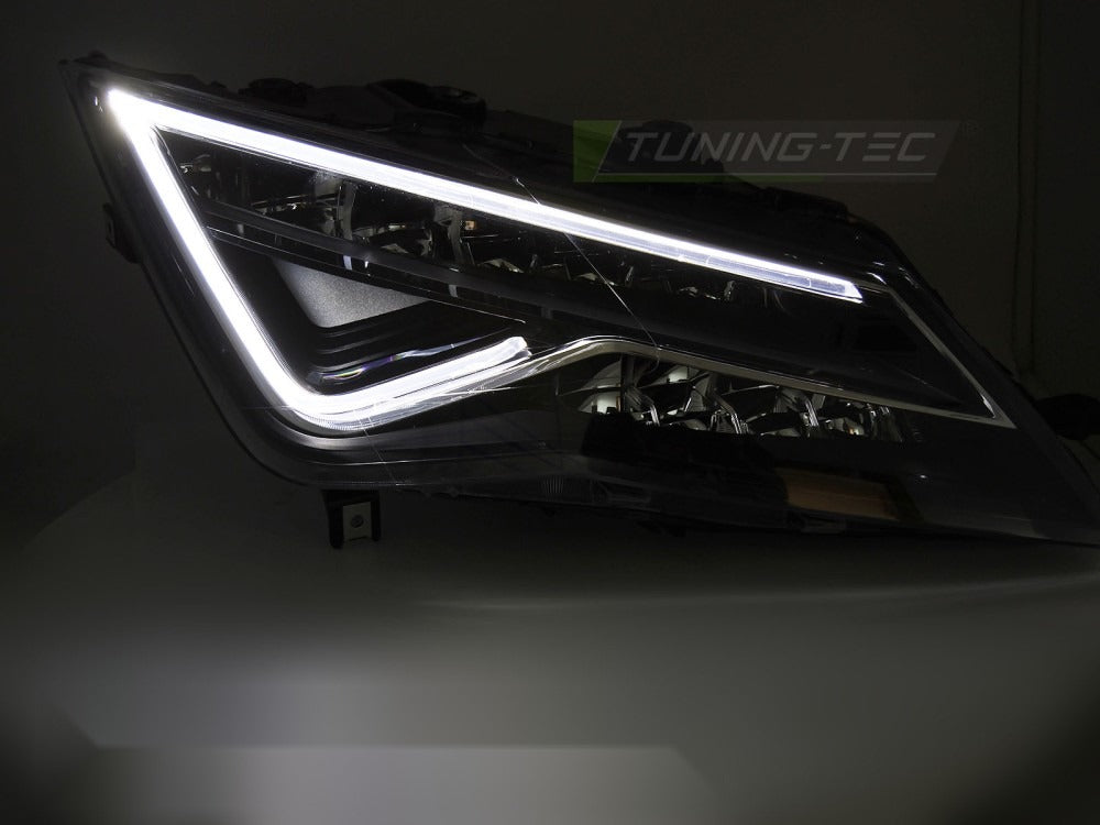 Nærbilde av LED-kjørelys (DRL) på frontlykt til Seat Leon III 5F 12-20