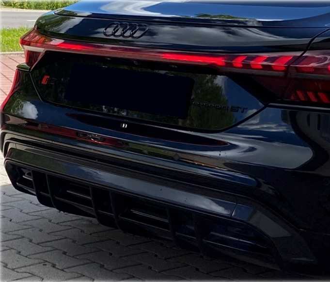 Emblem Audi Q4 e-tron > / Audi e-tron GT 2021-> Black Glossy Bakluke - sett forfra