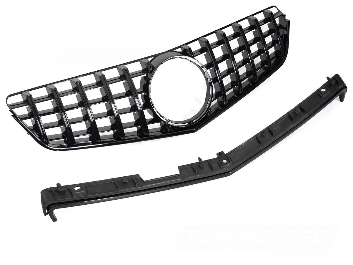 Grill til Mercedes E-Klasse C207/A207 Coupe+Cabrio 09-13 i sort sett rett forfra på hvit bakgrunn.
