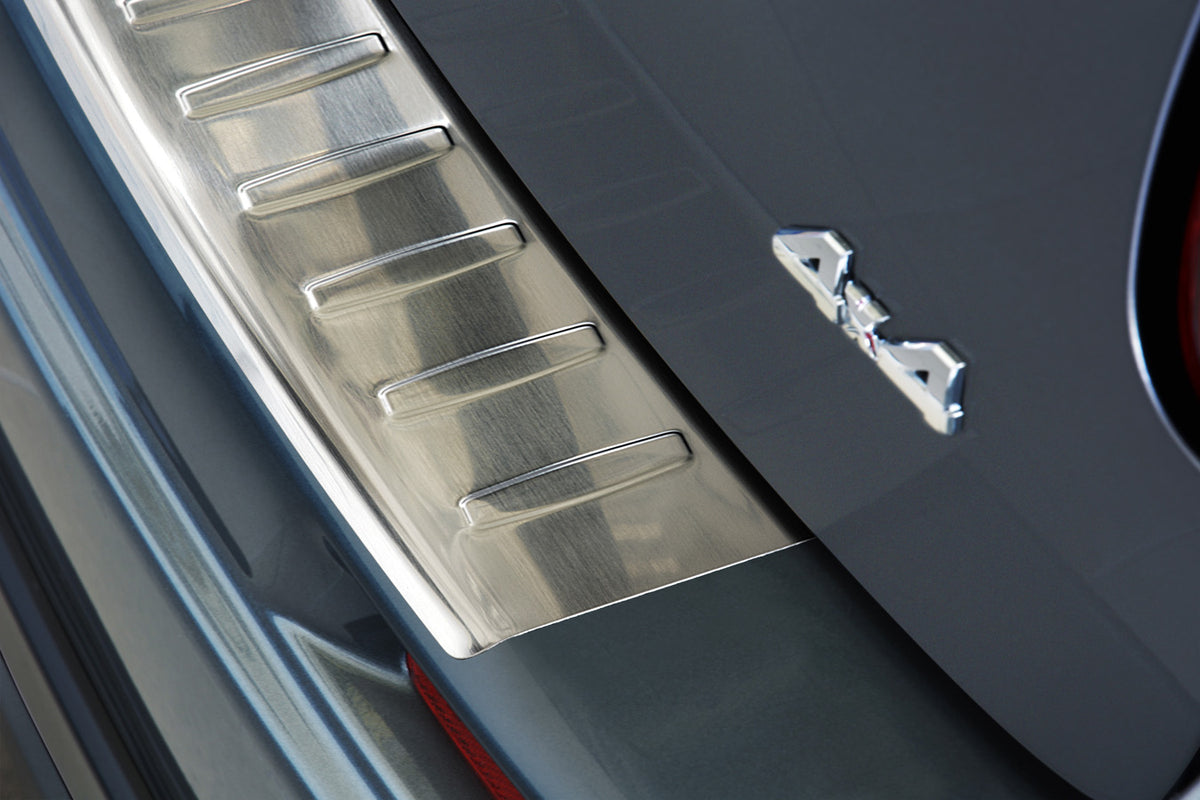 Avisa bakfangerbeskytter til Suzuki SX4 – sølv børstet overflate