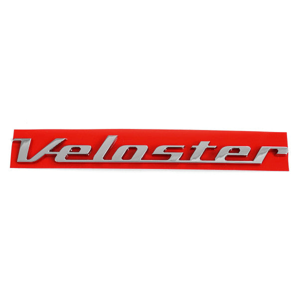 Emblem/logo til Hyundai Veloster Chrome i krom og ABS-materiale, montert på bakluke