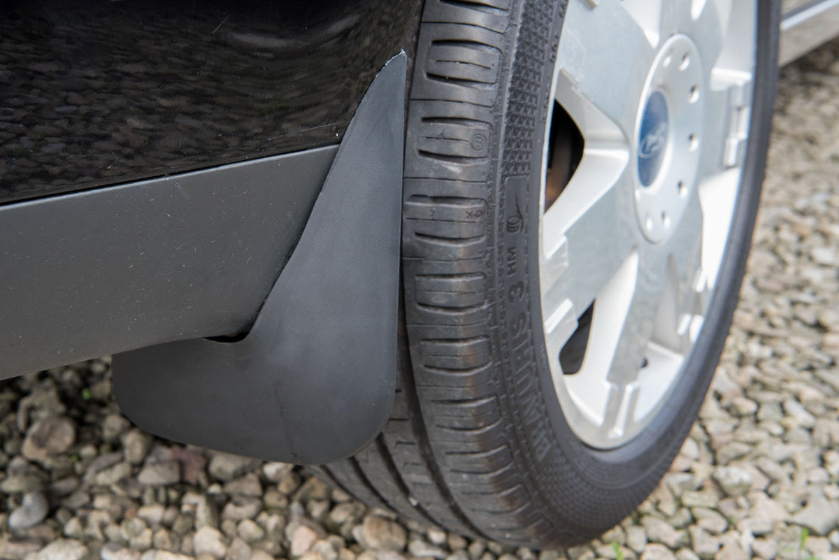 Ven-Tuning skvettlapp til Ford Mondeo III Sedan – monteringssett inkludert