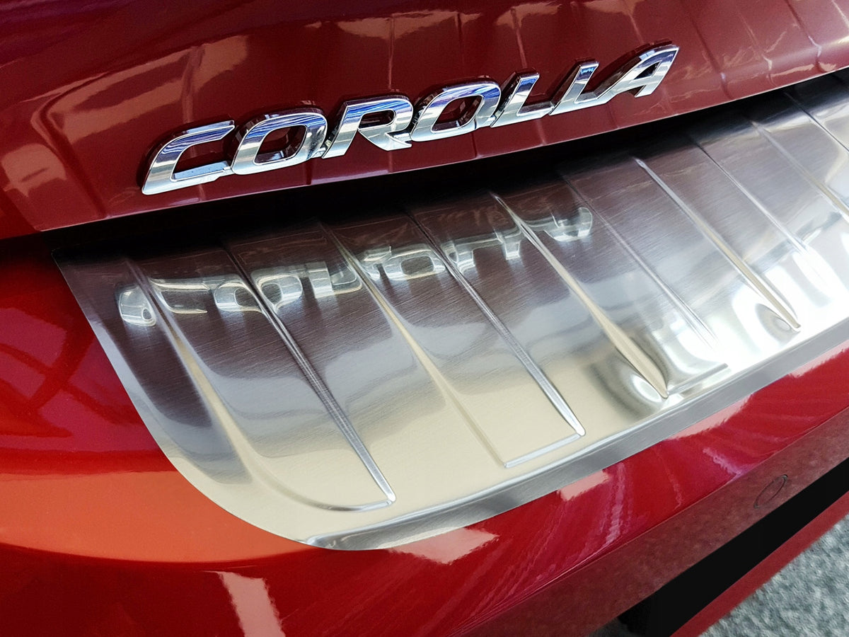 Bakfangerbeskytter Toyota Corolla XII Hatchback / Silver Edition (2019-) – rustfritt stål - nærbilde