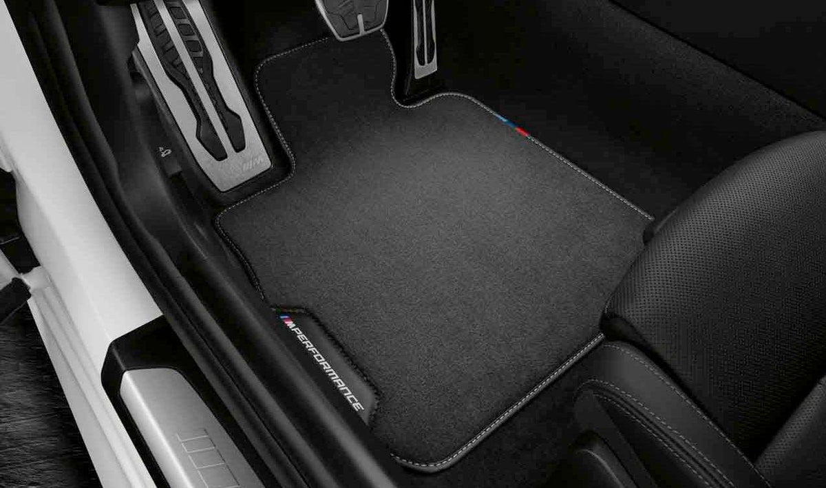 BMW OEM stoffmatter til Bmw i4 (G26) – Titanium Black med M Performance-logo