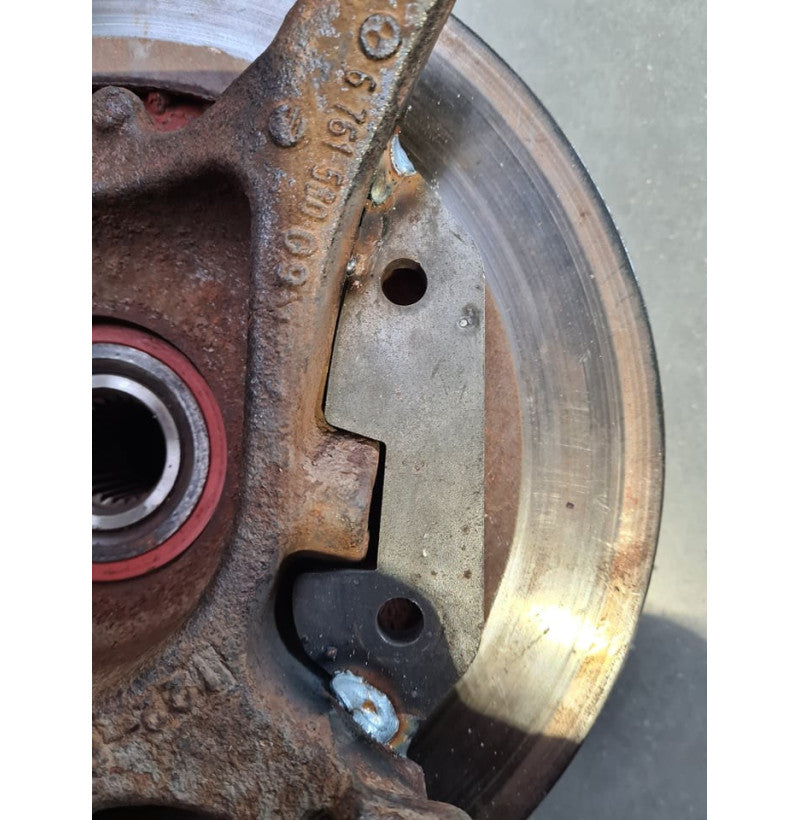 Sandblåst S235-stål bremseadapter 10 mm for BMW E90 E92 bakaksel