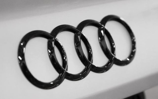 Emblem Audi ringer () Bakluke Black Edition - detaljer