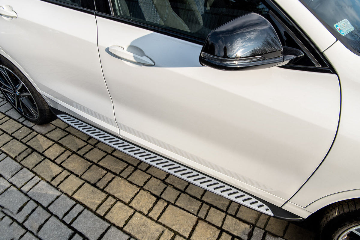 Stigtrinn Ventshield til Bmw X2 i aluminium og svart/sølv, enkel montering uten boring