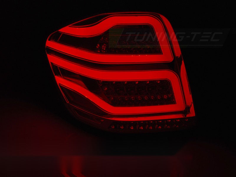 Detaljbilde av baklykter Mercedes M-Klasse W164 05-08 med LED-detaljer.