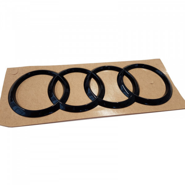 Emblem/logo til Audi A3/S3 8V Sportback Facelift / Audi Q3 / Q3 F3 2018 -> Black Glossy i svart blank utførelse for bakluke