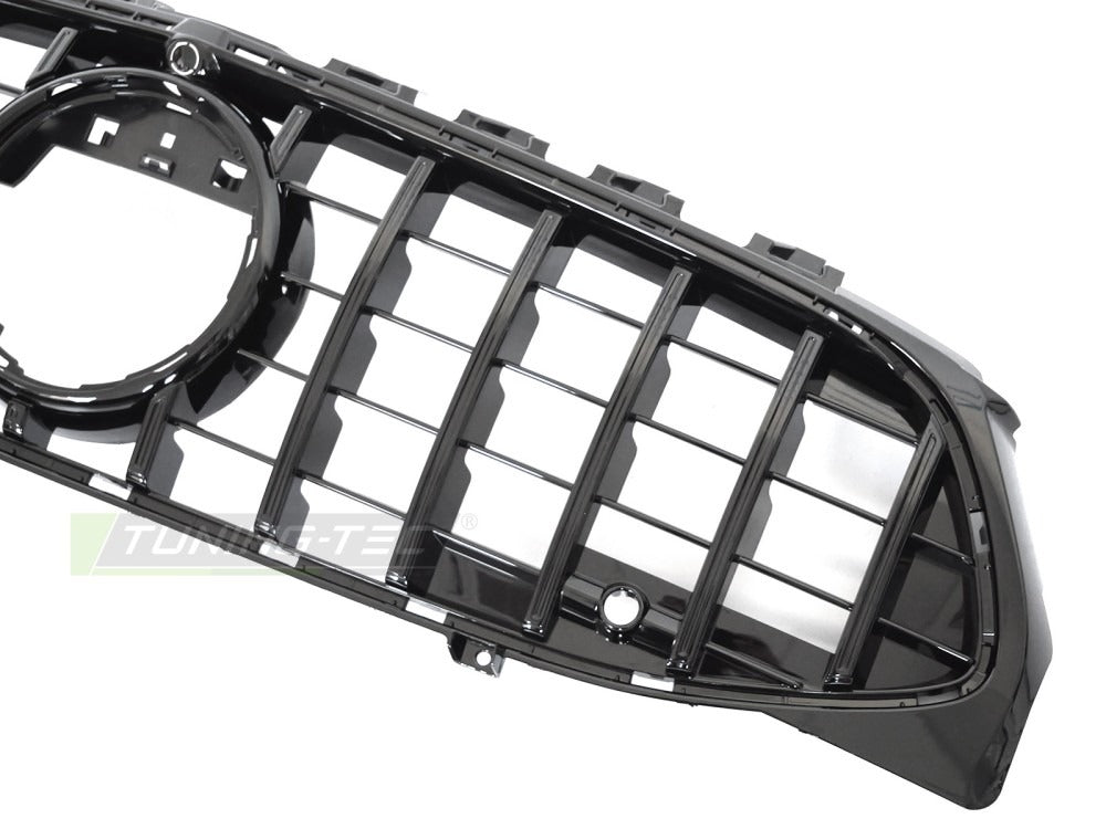 Grill Mercedes CLA W118 19-23 sett fra siden, struktur synlig.