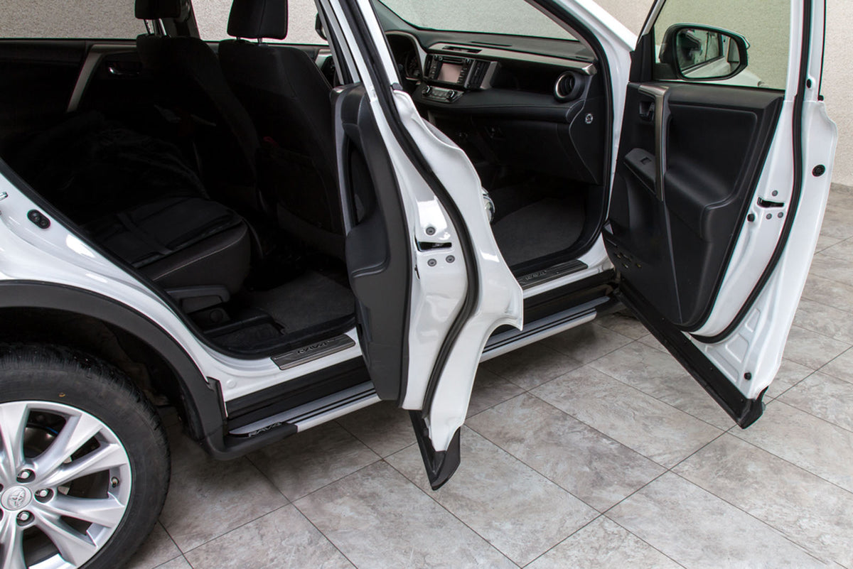 Stigtrinn Toyota RAV4 Ventshield (2013-2015) - nærbilde