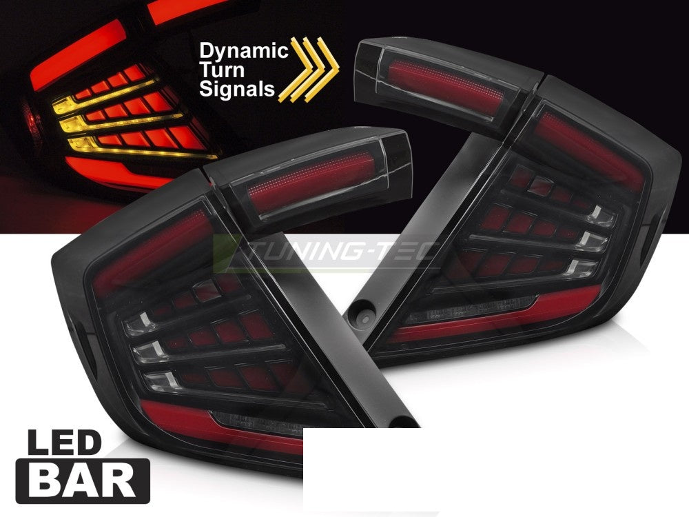 Tonet baklykter Honda Civic X Hatchback sett bakfra med LED-lys tent