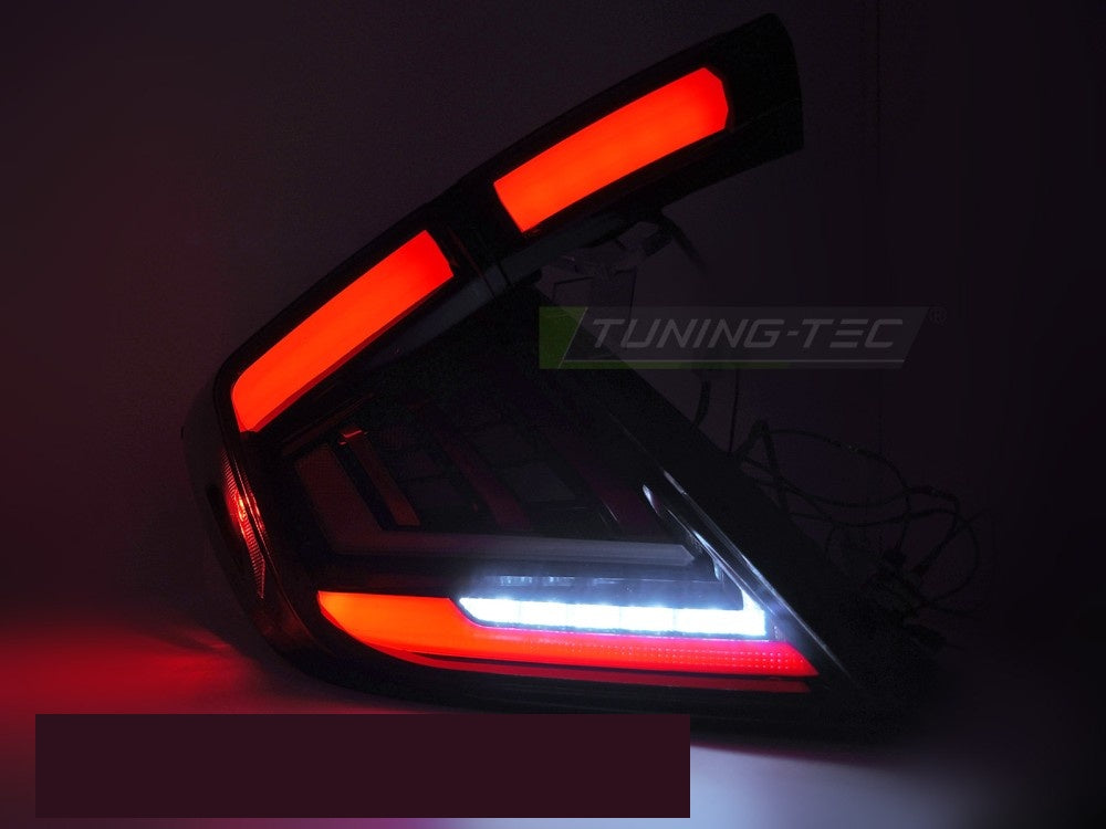 Honda Civic X Hatchback smoke LED baklykter vist fra siden