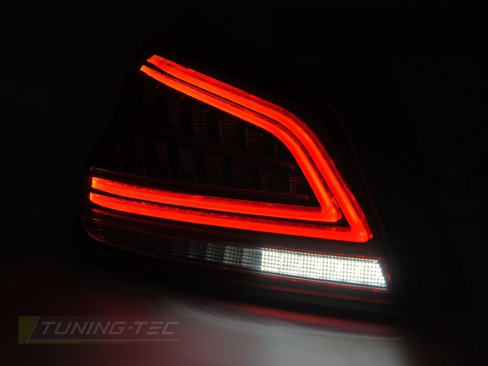 Nærbilde av LED-elementer i smoke-baklykter til Subaru WRX