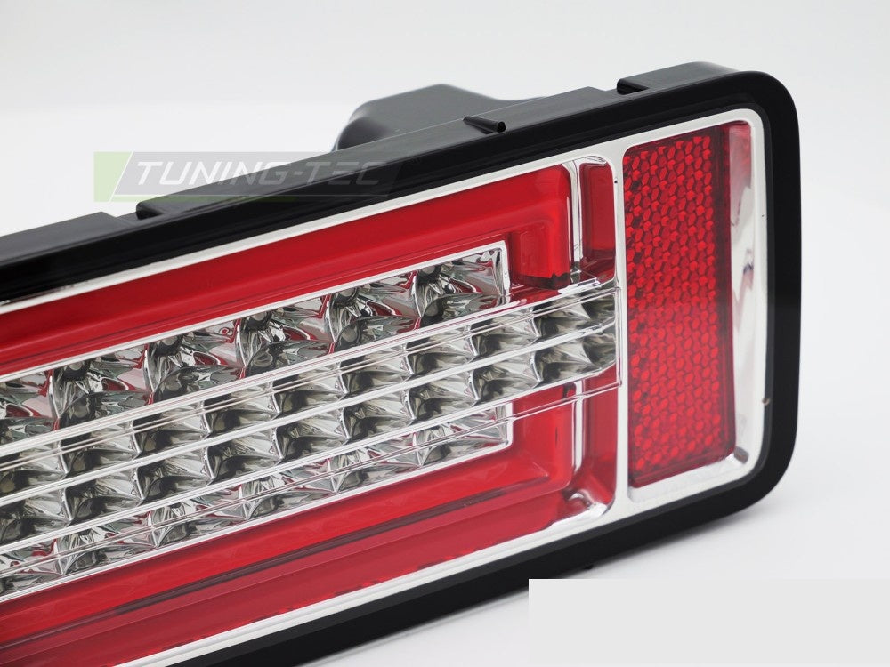 Suzuki Jimny IV krom baklykter med LED bar-teknologi sett fra siden