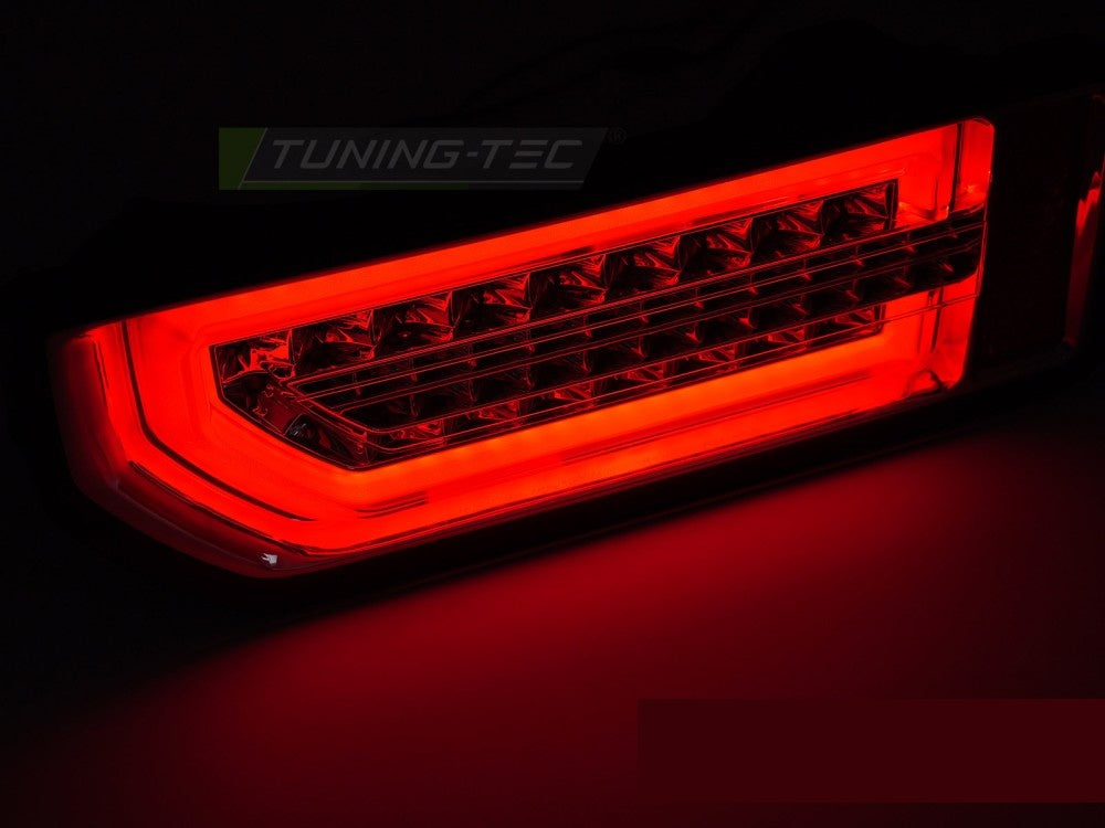 Par med krom LED baklykter for Suzuki Jimny IV 2018– vist utenpå bil
