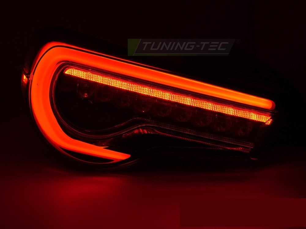 LED Bar baklykter montert på Toyota GT86 rød finish bakperspektiv
