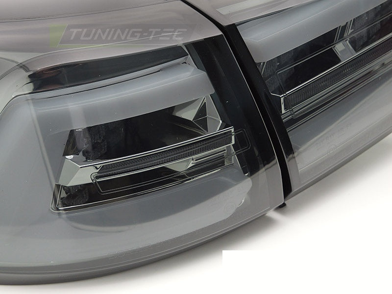 Nærbilde av sekvensiell dynamisk blinklys i smoke LED baklykt for Volkswagen Golf 7