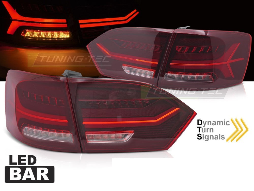 Baklykter VW Jetta VI med LED-lysstripe rød/hvit nærbilde av design