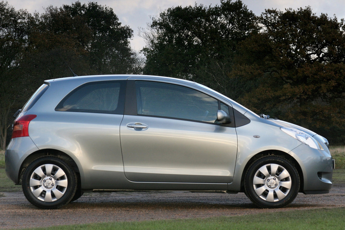 Skvettlapp Toyota YARIS II (2005-2011) – ABS - detaljer