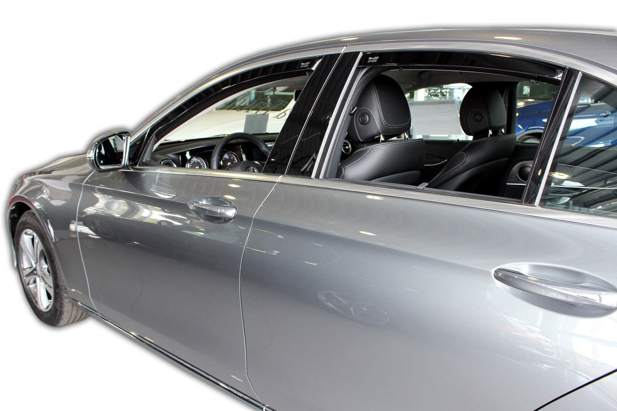 Vindavvisere Mercedes W213 Sedan, sett fra siden med detaljer synlig
