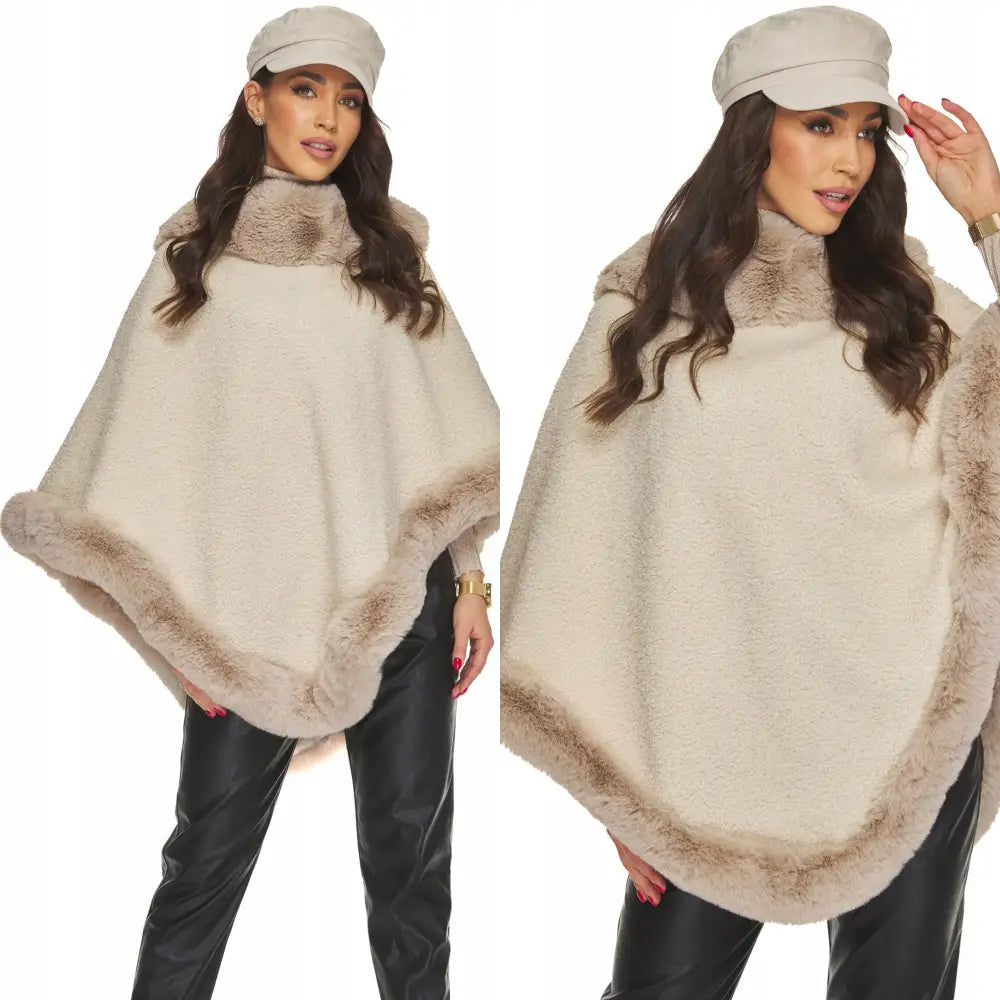 Beige Strikkeponcho Med Teddyfôr - 1