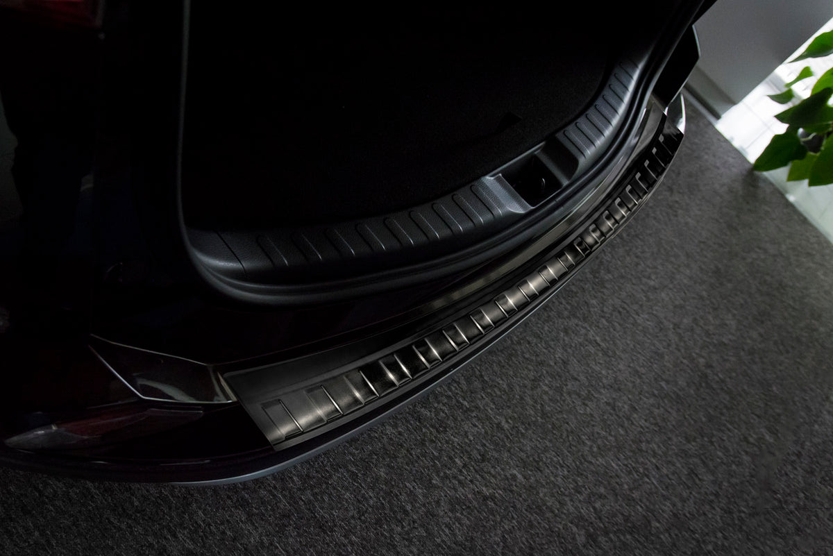 Avisa bakfangerbeskytter til Toyota RAV4 IV Facelift / Black Edition – børstet svart