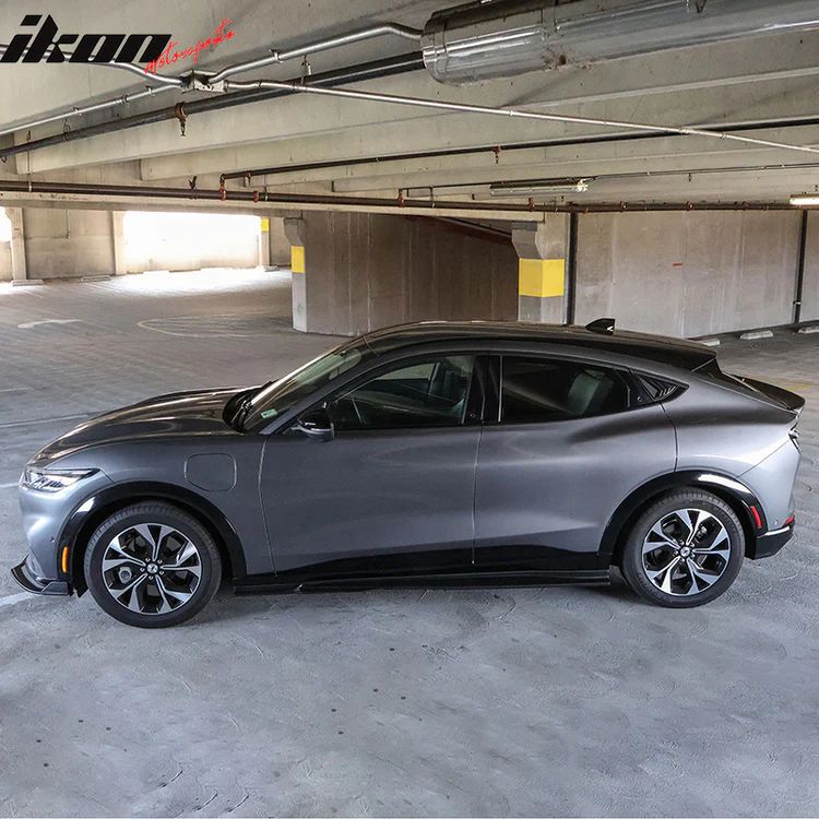 Ikon Motorsports Mustang Mach‑E høyglans svart sideskjørt