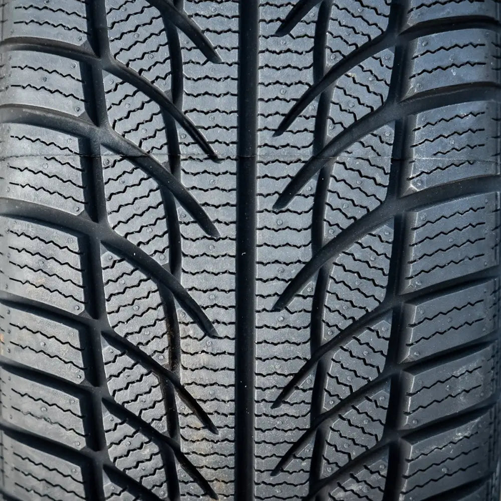 Billige Dekk Goodride Sw608 215/60 R16 99 h Xl