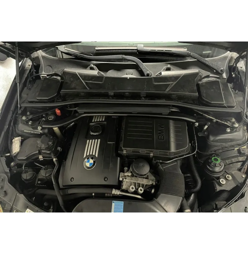 Svart pulverlakkert fremre avstiver til BMW E90 E91 E92 E93 335i