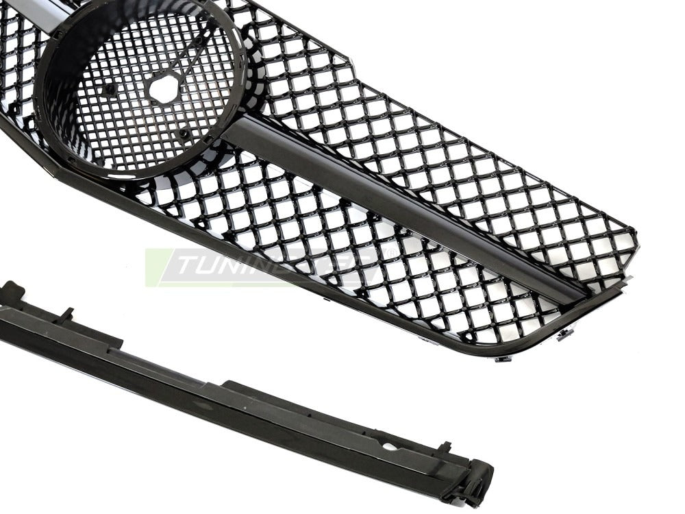 Grill Mercedes E-Klasse C207 09-13 sett fra siden, struktur synlig.