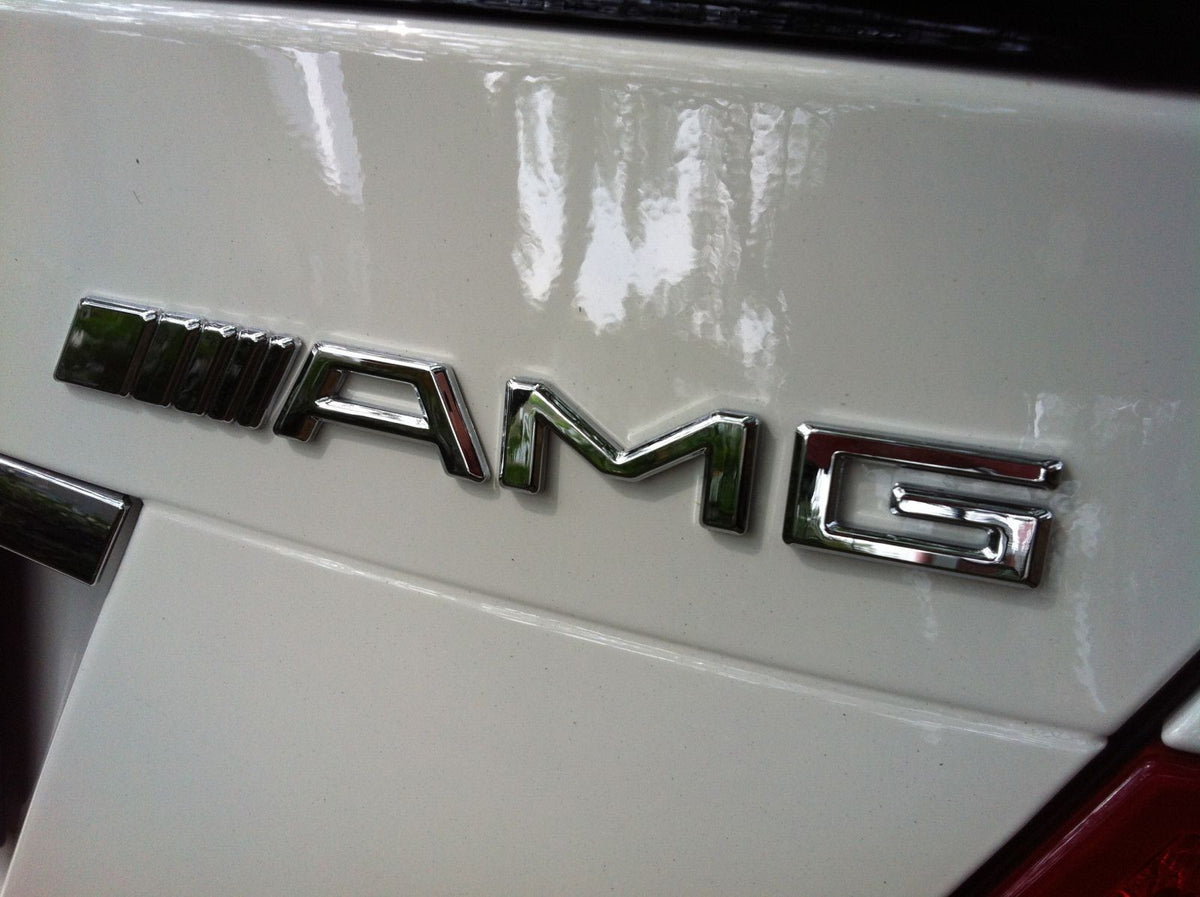 Emblem Mercedes Silver Bakluke AMG - sett forfra