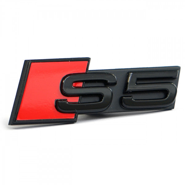 Emblem/logo til Audi S5 > Black Glossy / Red i ABS-materiale til front grill, originalt Audi emblem