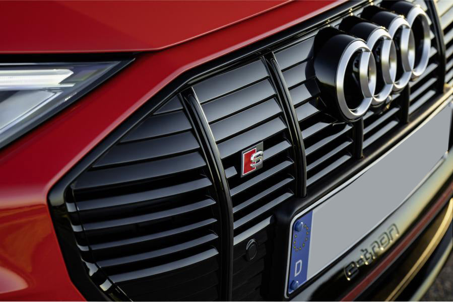 Emblem Audi S e-Tron > Grill - sett forfra