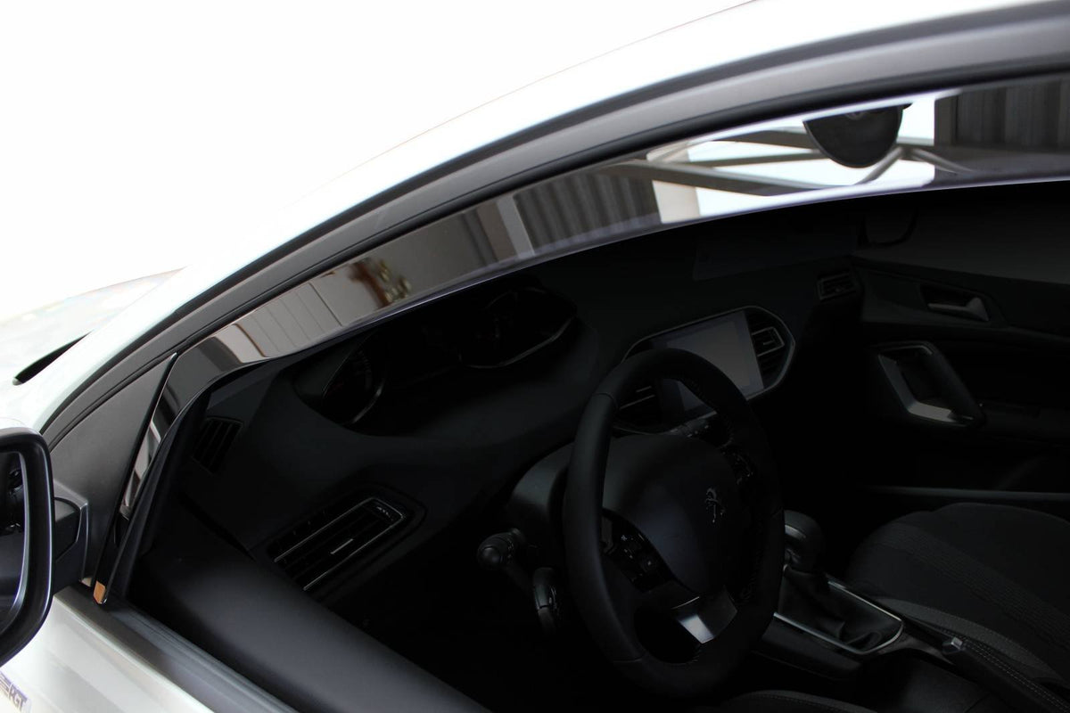 Heko vindavviser til Peugeot 308 II Hatchback – sort transparent