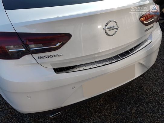 Avisa bakfangerbeskytter til Opel Insignia B Grand Sport – svart børstet