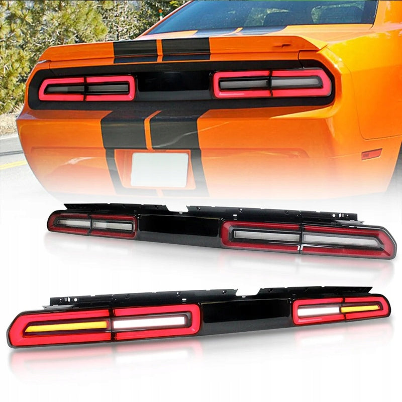 Oransje Challenger med red smoke facelift-lykter og midtpanel montert.