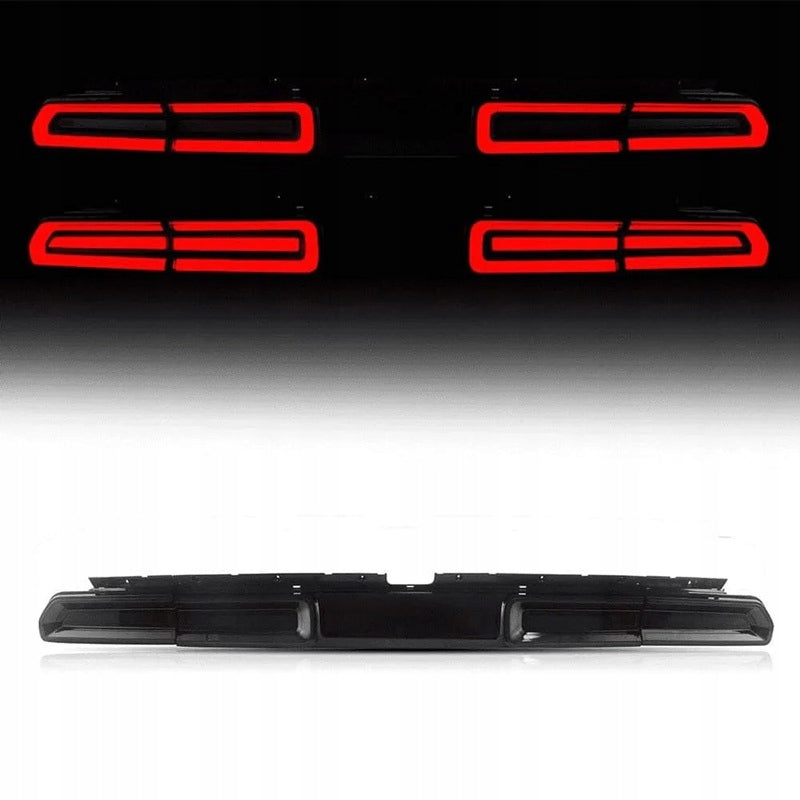 Baklykter Dodge Challenger 08-14 facelift look i smoke, tredelt sett med midtpanel.