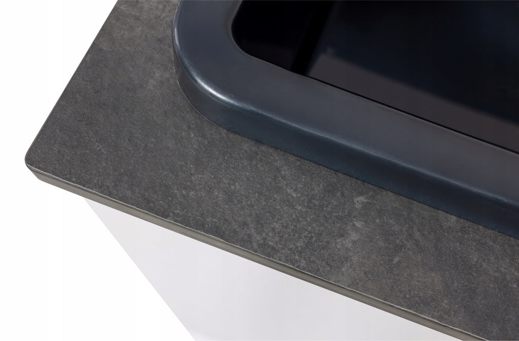 Compact Svart utslagsvask sort kum hvitt skap med fleksibel kran montert med kran og dispenser