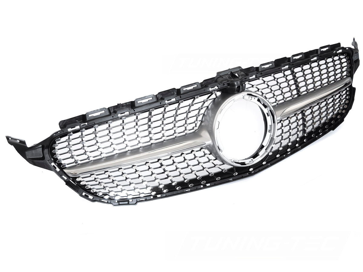 Grill til Mercedes C-Klasse W205 18-23 i sølv/krom sett rett forfra på hvit bakgrunn.