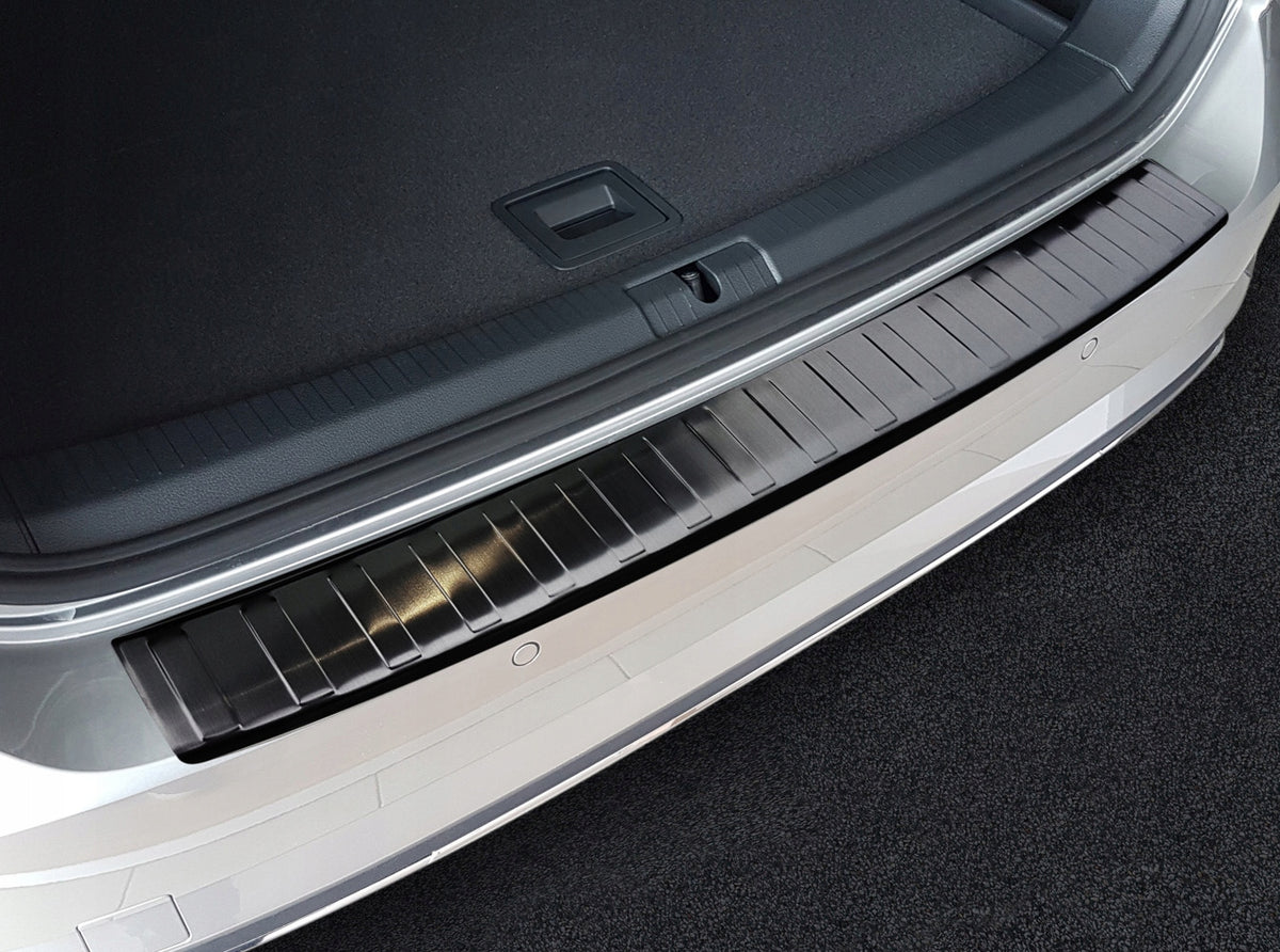 Avisa bakfangerbeskytter til Vw Golf VII Variant Facelift – svart børstet overflate