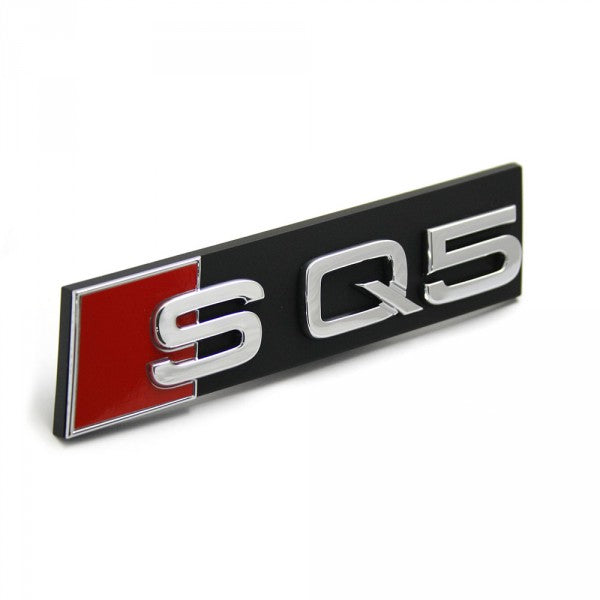Emblem/logo til Audi SQ5 Chrome i krom og rød, original passform for frontgrill
