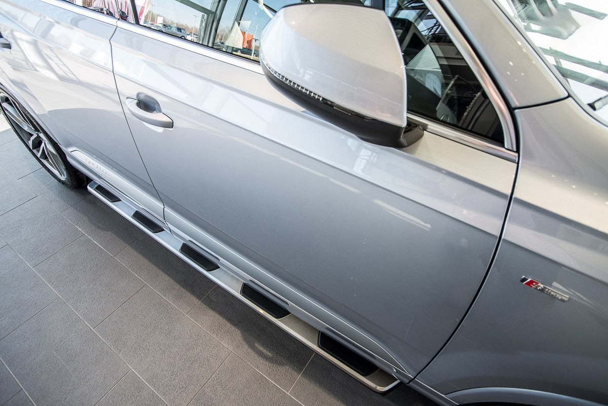 Ventshield stigtrinn til Audi Q7 4M 2015– helhetsbilde mot hvit bakgrunn